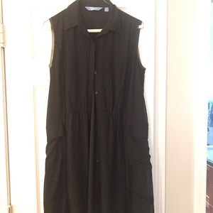 Black sleeveless dress